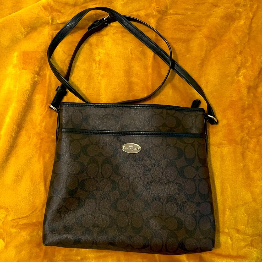Like new Coach shoulder bag